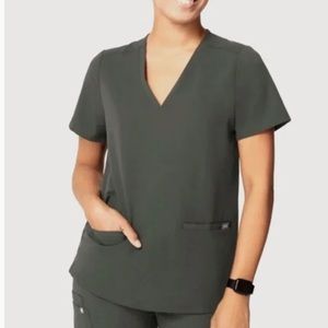 FIGS Women’s Moss Casma Three Pocket Scrub Top